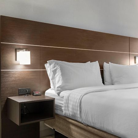 Holiday Inn Express And Suites Chicago West - St Charles By Ihg Сейнт Чарлз Екстериор снимка