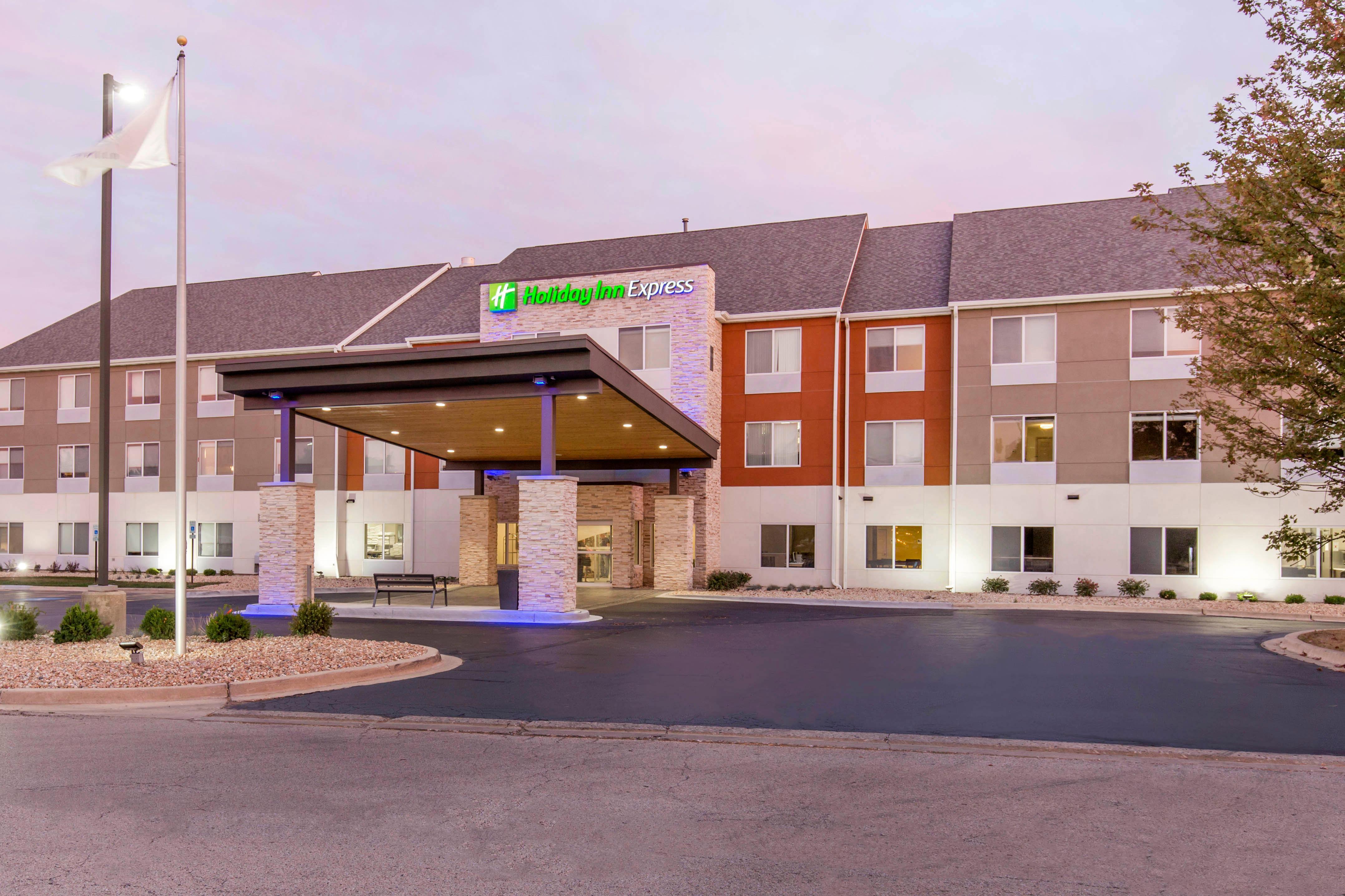 Holiday Inn Express And Suites Chicago West - St Charles, An Ihg Hotel Сейнт Чарлз Екстериор снимка