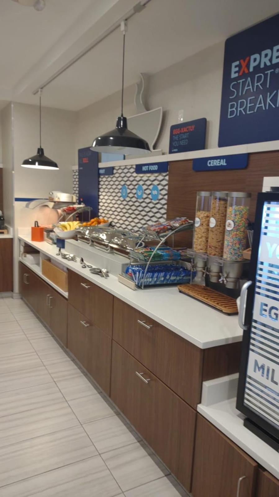 Holiday Inn Express And Suites Chicago West - St Charles By Ihg Сейнт Чарлз Екстериор снимка
