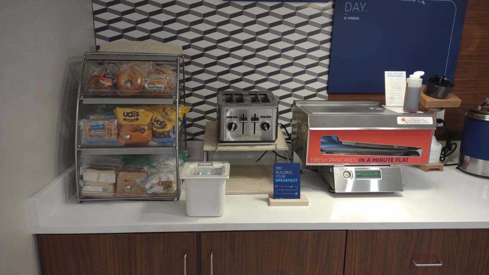 Holiday Inn Express And Suites Chicago West - St Charles By Ihg Сейнт Чарлз Екстериор снимка